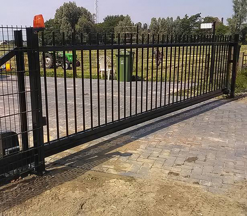 Schuifpoort - Doorstekende ronde spijlen SH-DR gecoat